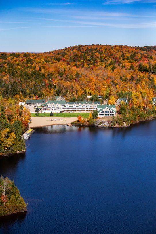 Pourvoirie du Lac Blanc en automne, en Mauricie