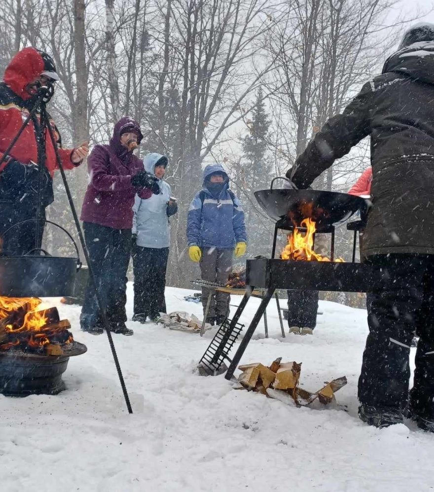 Randonnée en forêt et repas en plein air