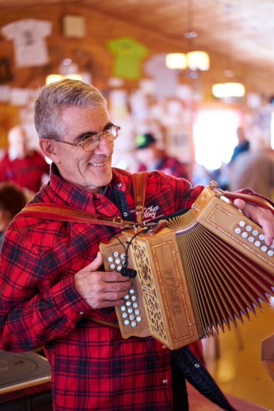 Musique folklorique lors du repas à la cabane à sucre
