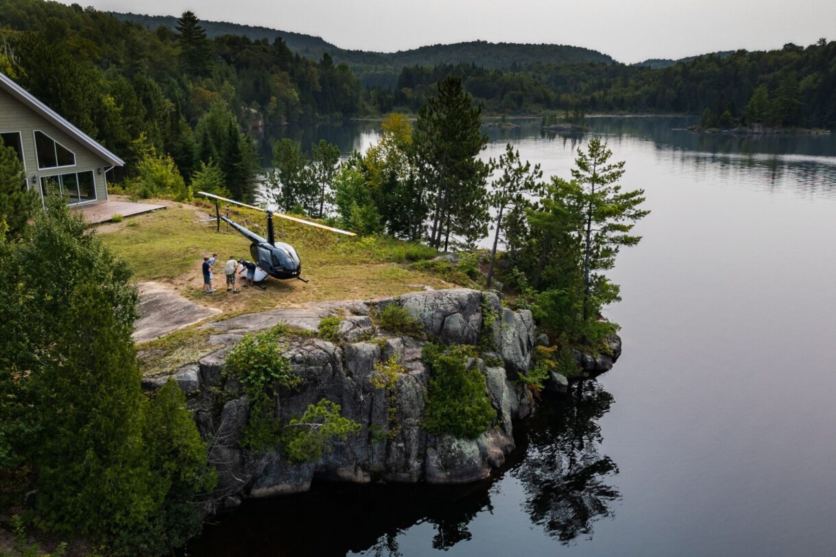 Survol en hélicoptère à la Pourvoirie du Lac Blanc, Mauricie, Québec