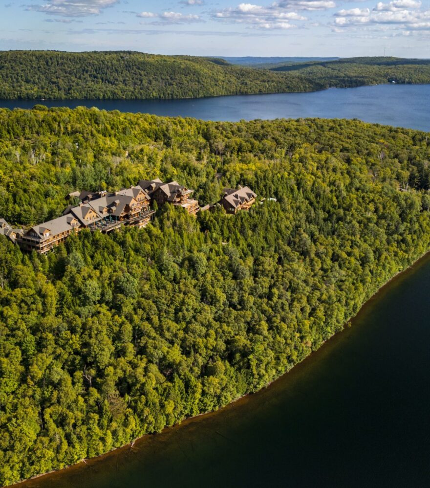 Escape to Hôtel Sacacomie: A Lakeside Nature Retreat in Québec