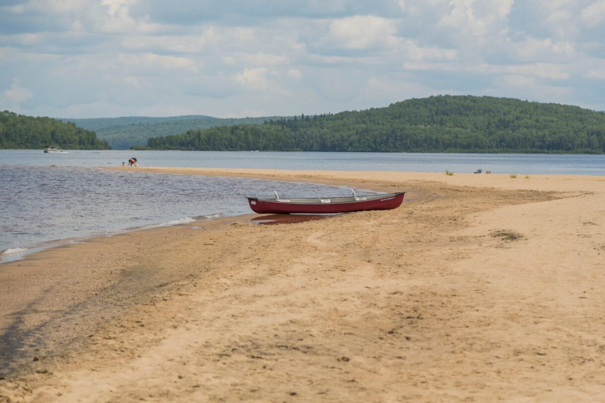 Plage de la Pointe Fine au parc régional du Lac Taureau